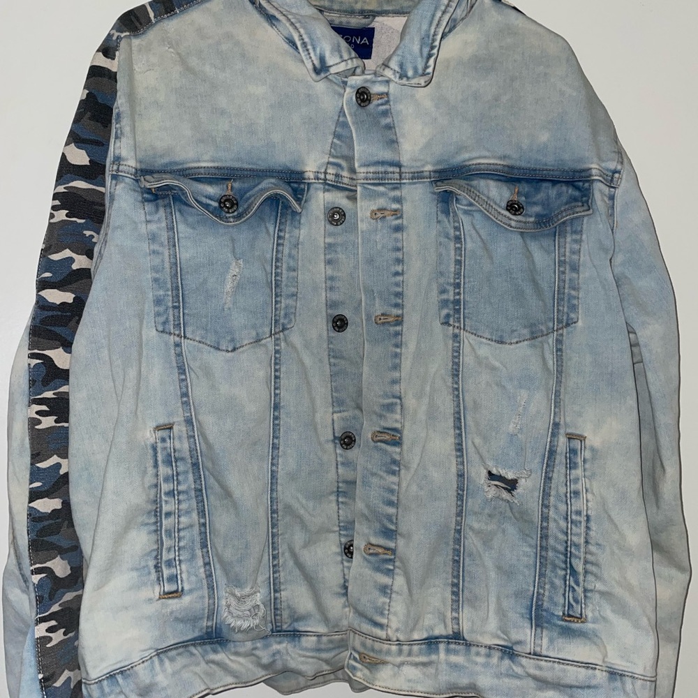 Arizona Jean Company Light Blue Denim Jacket with Blue Camo Trim